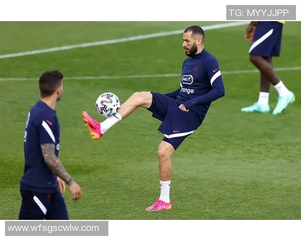 法国足球明星赛盛况空前球迷齐聚共庆足球盛宴